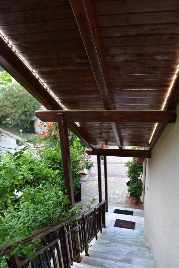 Ferienwohnung Gardenos Mamas Reas Vitaládes Exterior foto