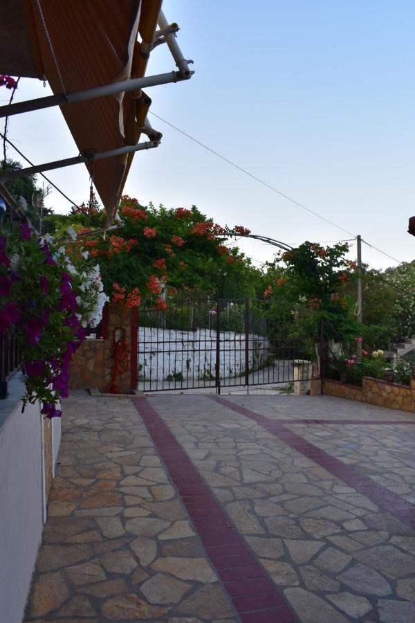 Ferienwohnung Gardenos Mamas Reas Vitaládes Exterior foto